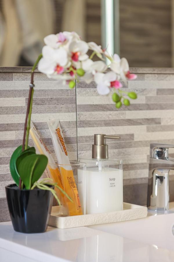 Fiorina Apartment Saronno Bagian luar foto